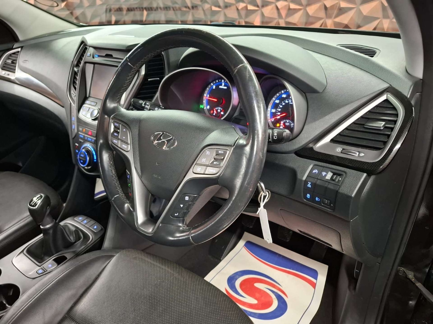 Used Hyundai Santa Fe 2015 for sale - 76921305: Photo 30