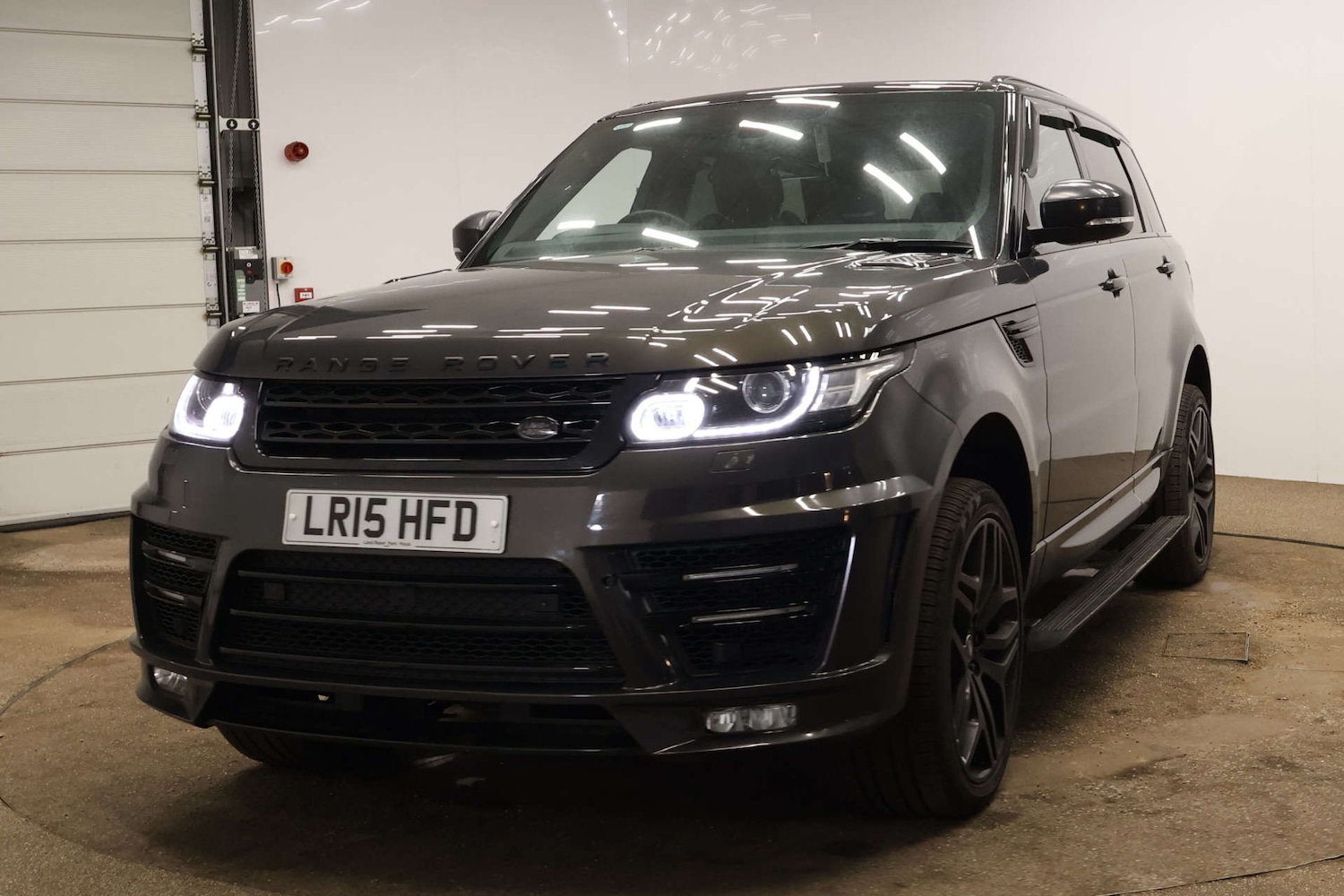 Used Land Rover Range Rover Sport 2015 for sale - 77818747: Photo 2