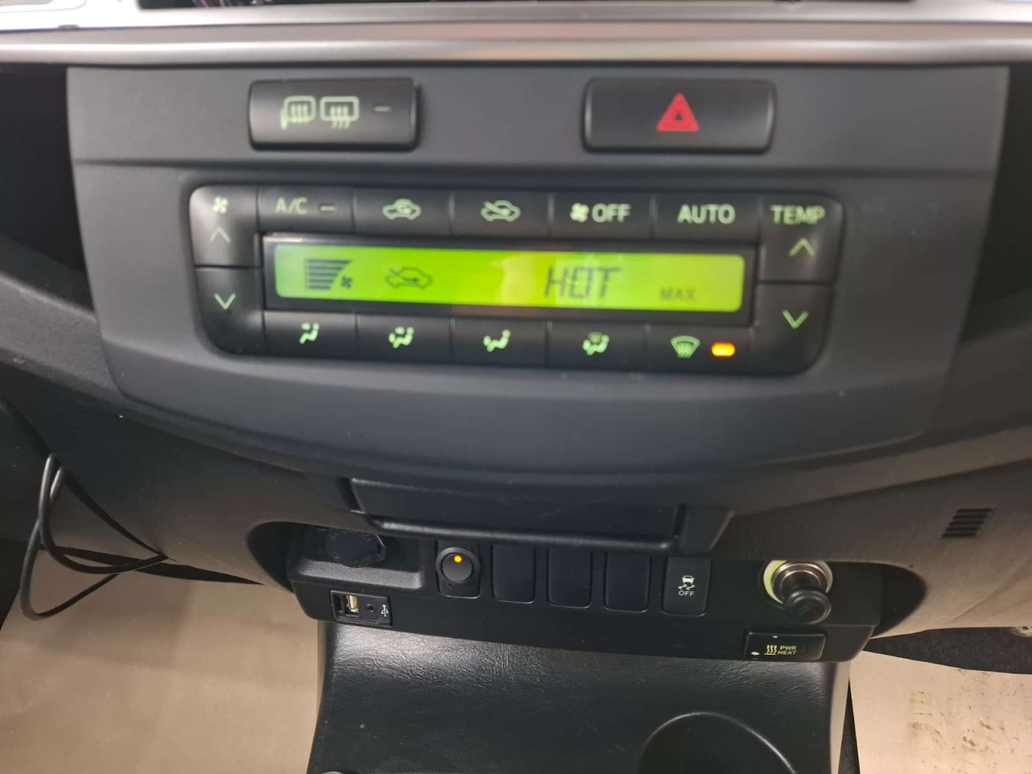 Used Toyota Hilux 2015 for sale - 77151209: Photo 24