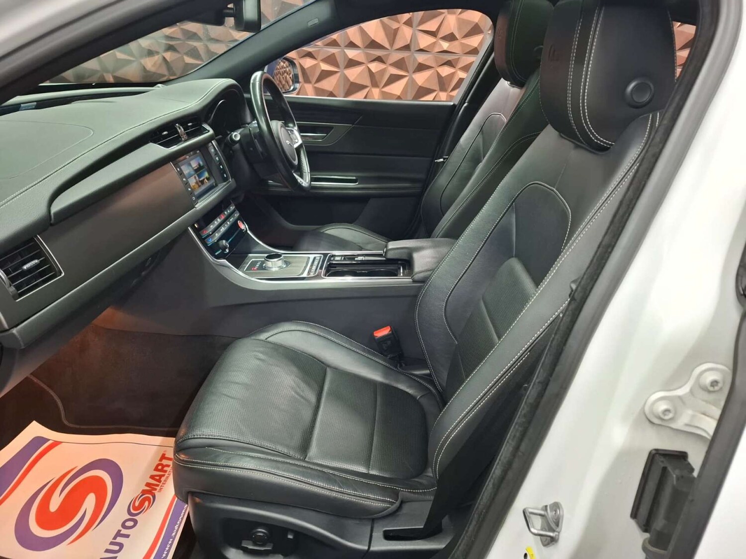 Used Jaguar XF 2015 for sale - 76921364: Photo 14