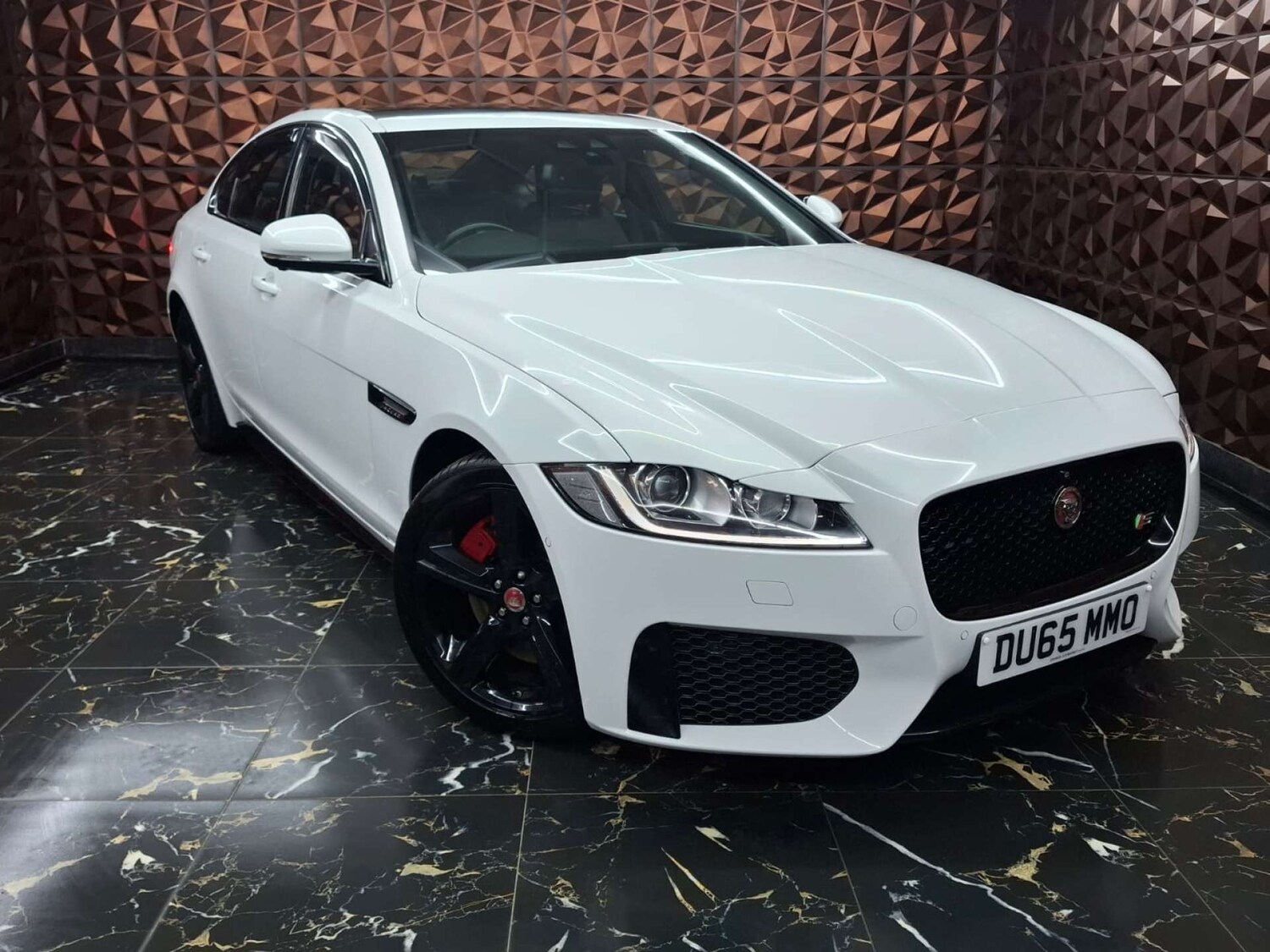 Used Jaguar XF 2015 for sale - 76921364: Photo 2