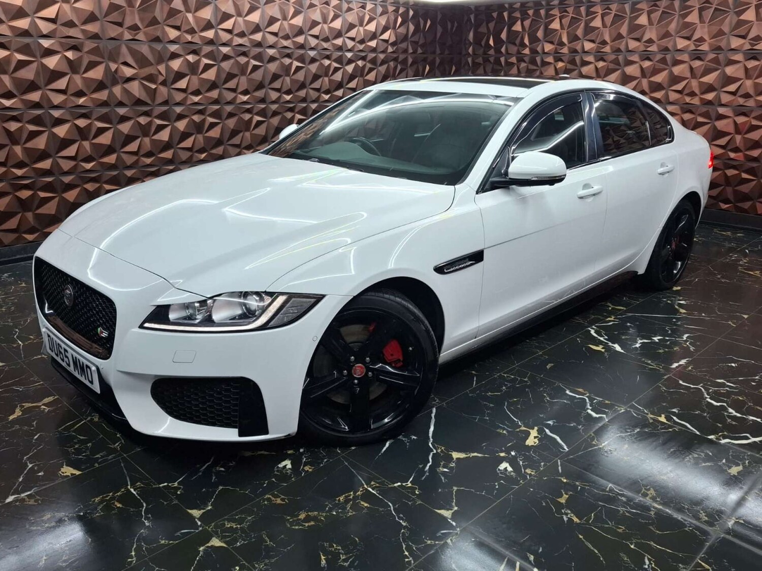 Used Jaguar XF 2015 for sale - 76921364: Photo 4