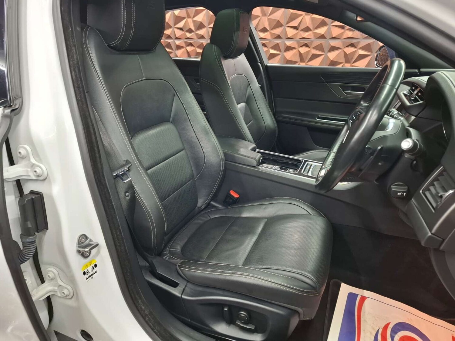 Used Jaguar XF 2015 for sale - 76921364: Photo 8