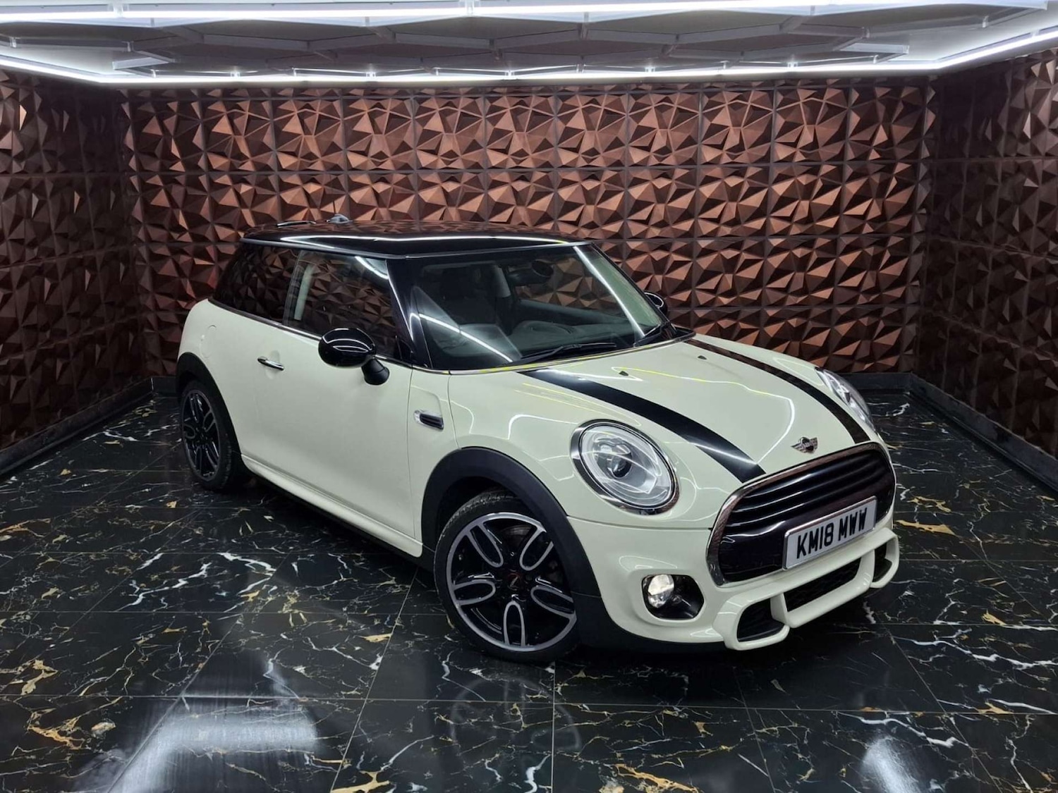 Used MINI Hatch 2018 for sale - 76921489: Photo 1