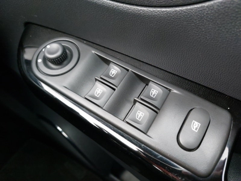 Used Renault Captur 2017 for sale - 77352290: Photo 19