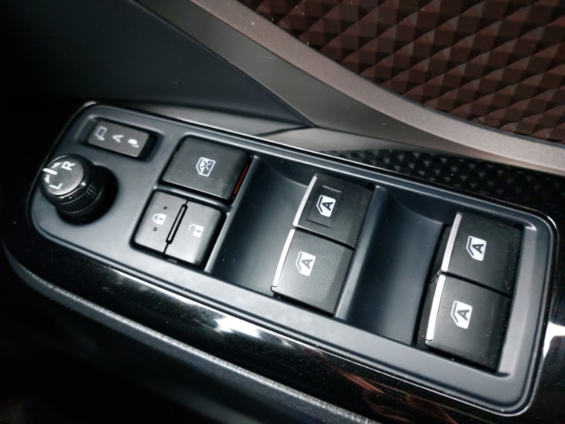 Used Toyota C-HR 2019 for sale - 77357762: Photo 19