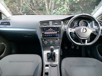 Used Volkswagen Golf 2017 for sale - 77078134: Photo