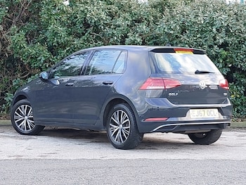 Used Volkswagen Golf 2017 for sale - 77078134: Photo