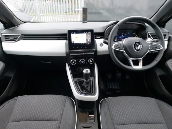 Used Renault Clio 2022 for sale - 76271912: Photo 2