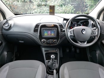 Used Renault Captur 2017 for sale - 76275514: Photo