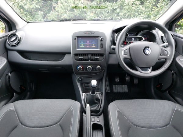 Used Renault Clio 2018 for sale - 76309072: Photo 2