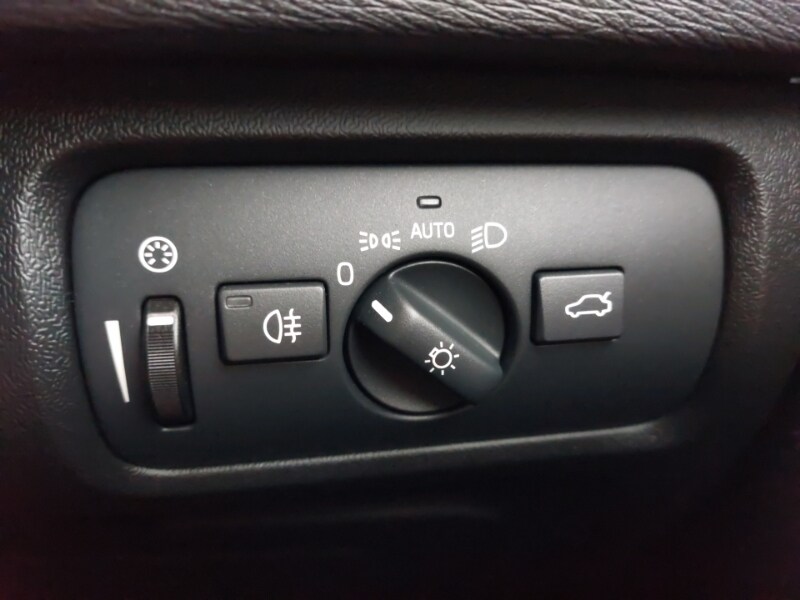 Used Volvo V40 2019 for sale - 76543547: Photo 19