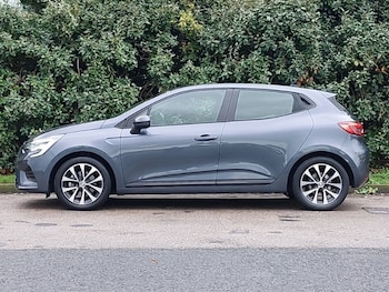 Used Renault Clio 2022 for sale - 76567022: Photo