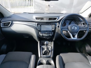Used Nissan Qashqai 2018 for sale - 76165927: Photo 2