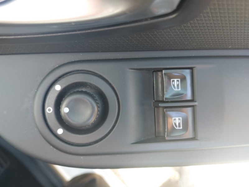 Used Renault Clio 2015 for sale - 76354579: Photo 18