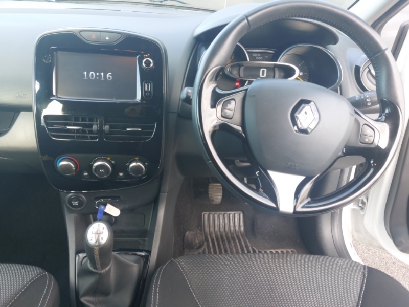 Used Renault Clio 2015 for sale - 76354579: Photo 2