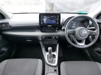 Used Toyota Yaris 2022 for sale - 76268890: Photo 2