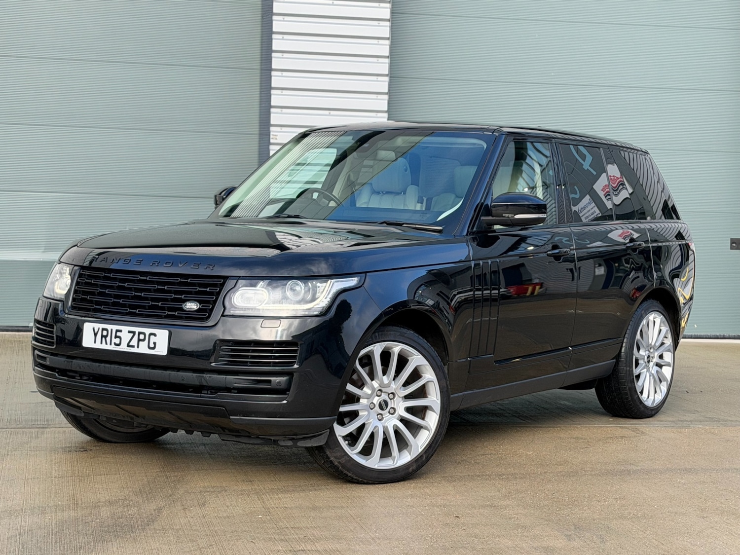 Used Land Rover Range Rover 2015 for sale - 77431944: Photo 2
