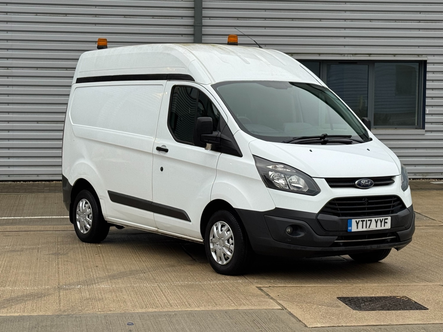 Used Ford Transit Custom 2017 for sale - 77323919: Photo 2