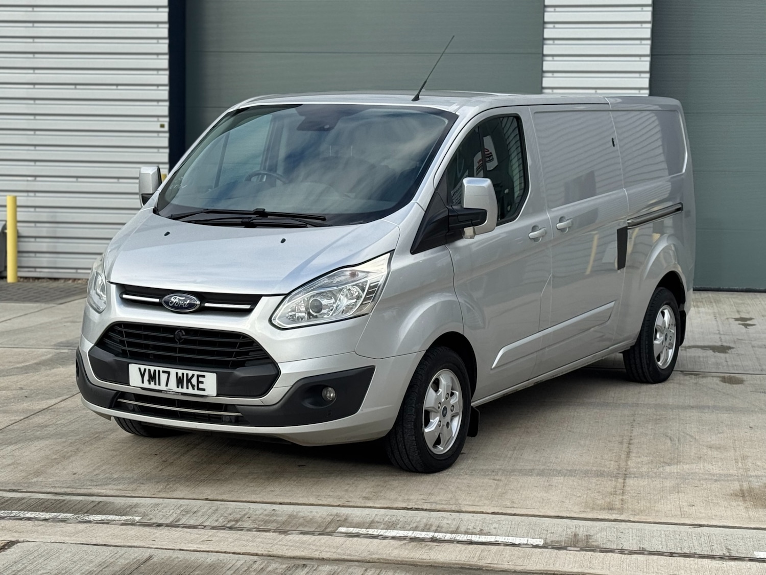 Used Ford Transit Custom 2017 for sale - 77261179: Photo 2