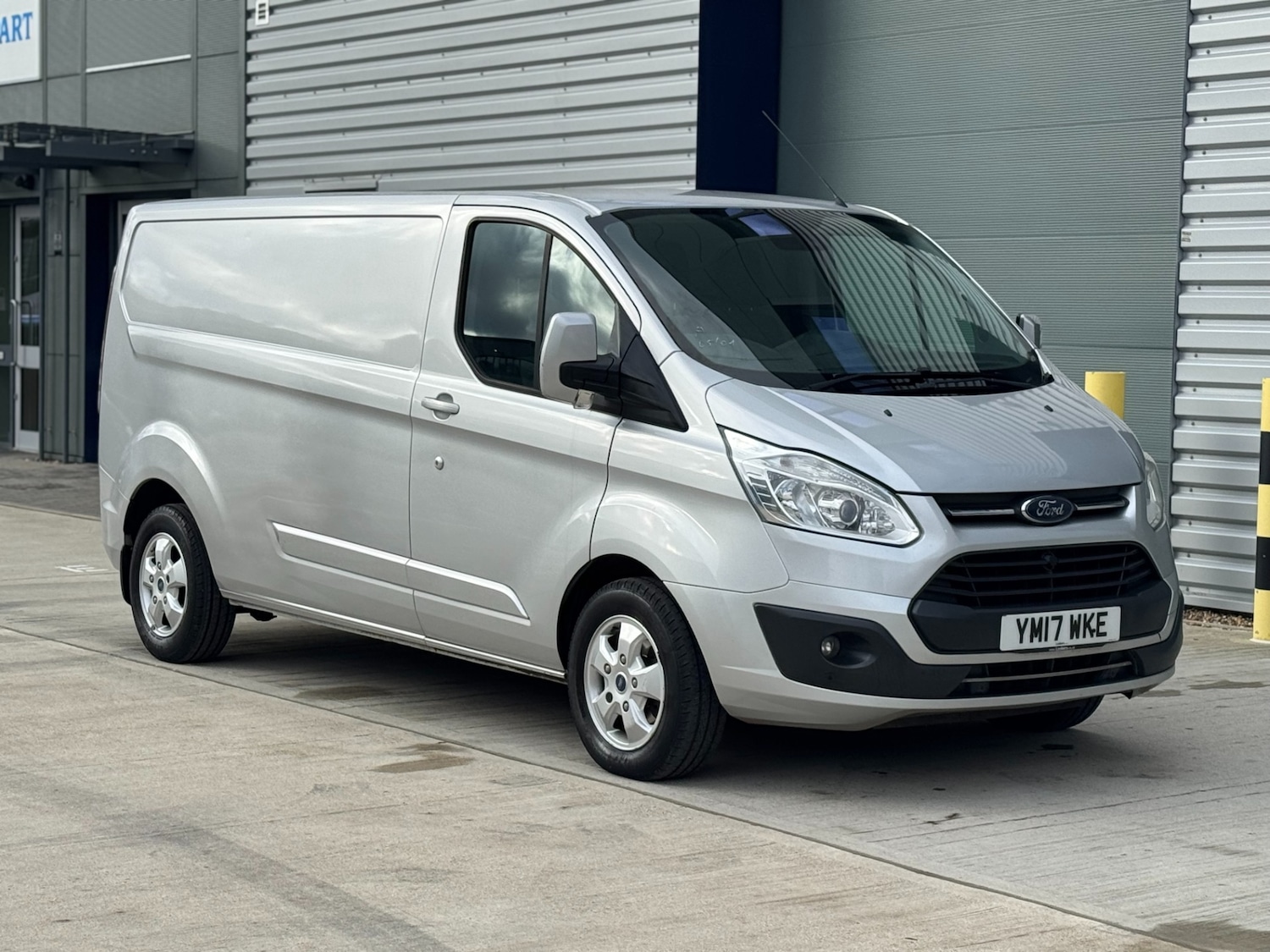 Used Ford Transit Custom 2017 for sale - 77261179: Photo 3
