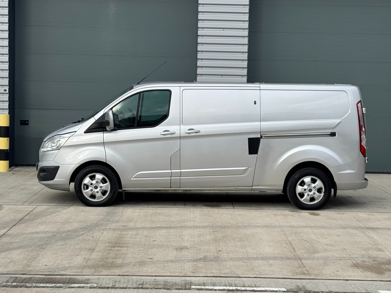 Used Ford Transit Custom 2017 for sale - 77261179: Photo 6