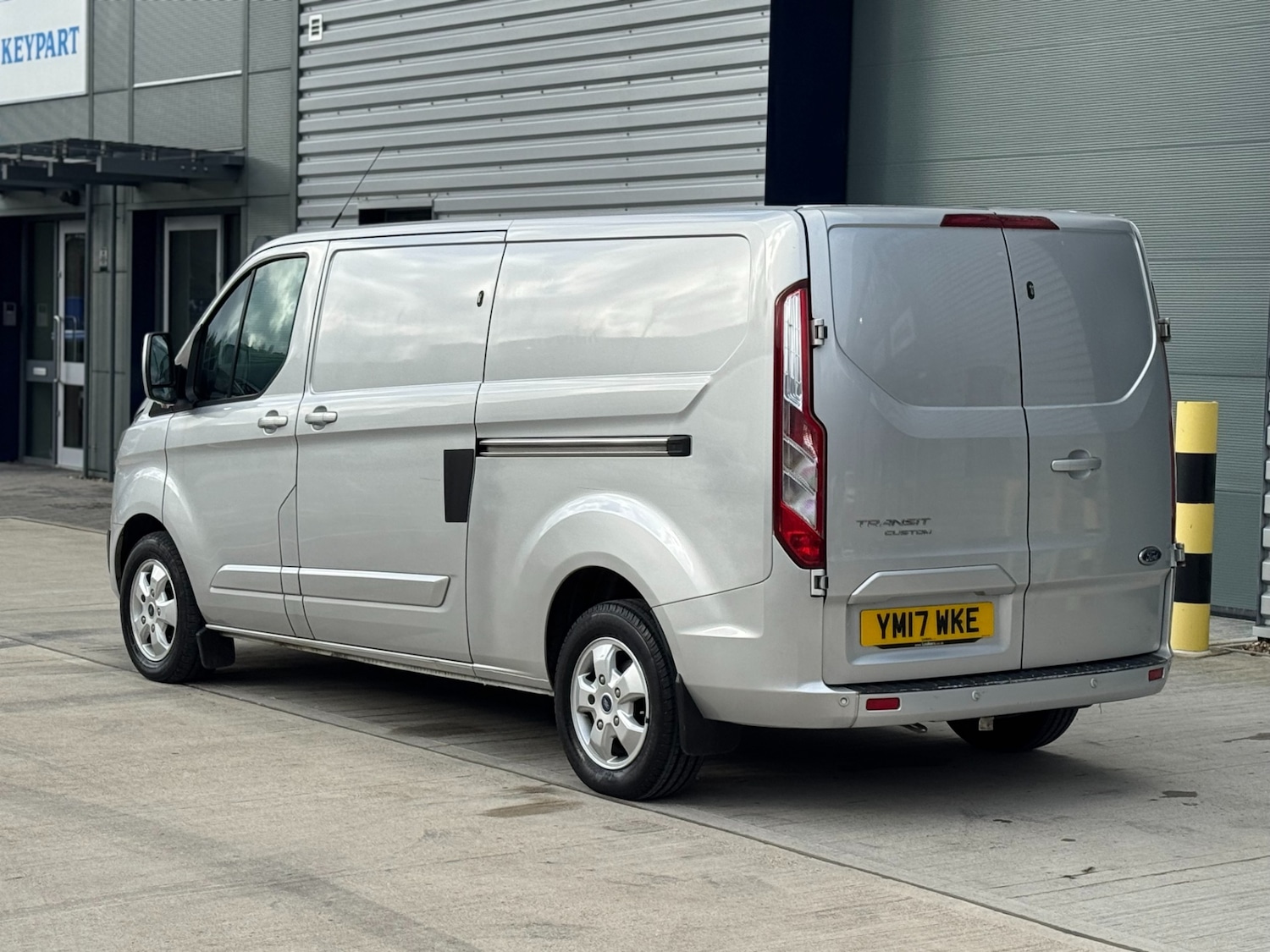 Used Ford Transit Custom 2017 for sale - 77261179: Photo 8