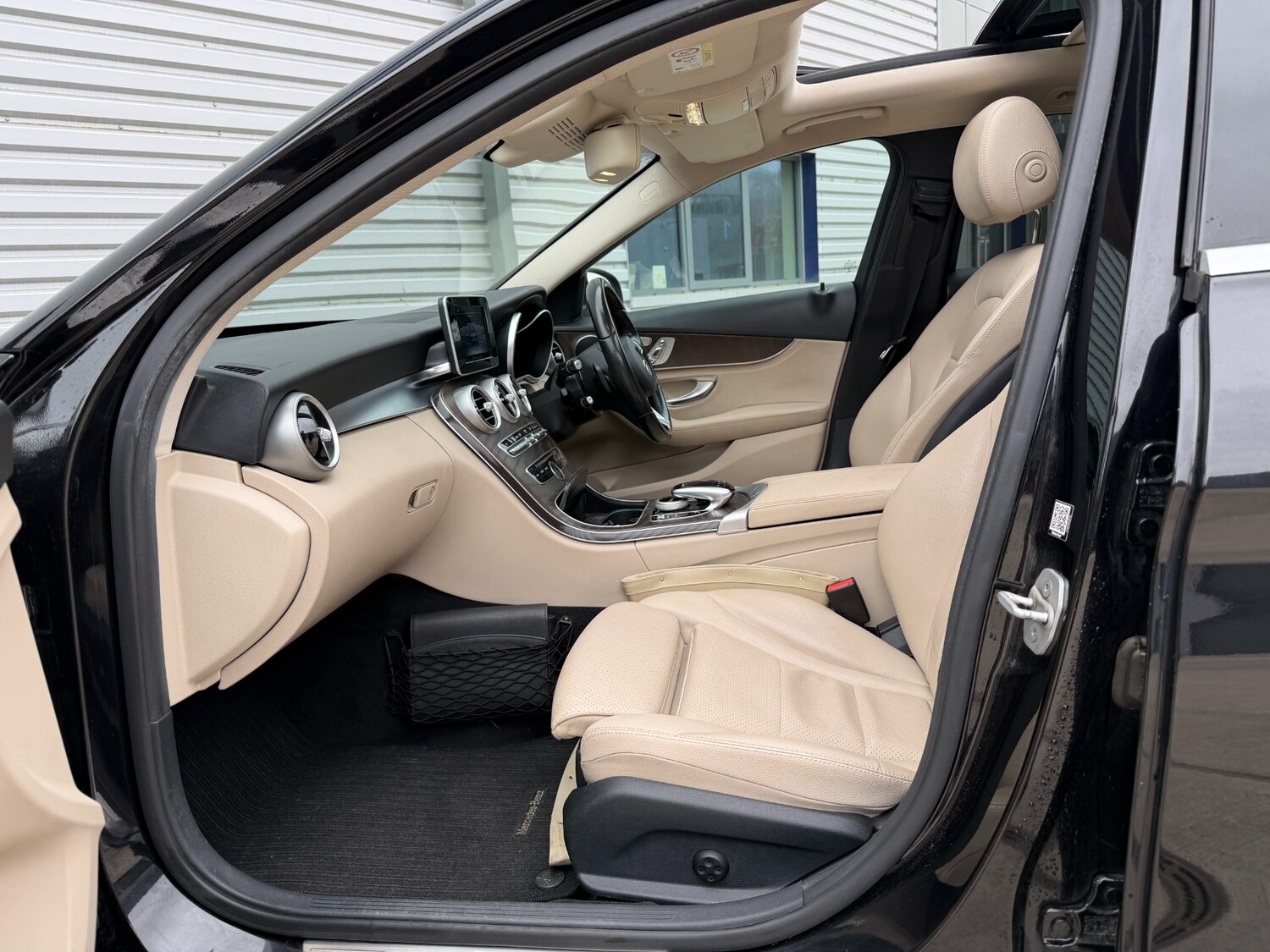 Used Mercedes-Benz C Class 2015 for sale - 77997380: Photo 31