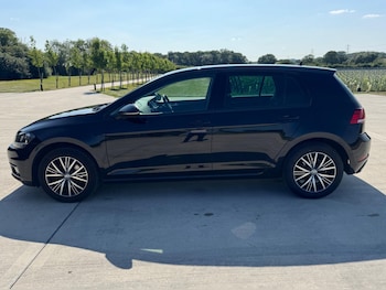 Used Volkswagen Golf 2017 for sale - 77387349: Photo