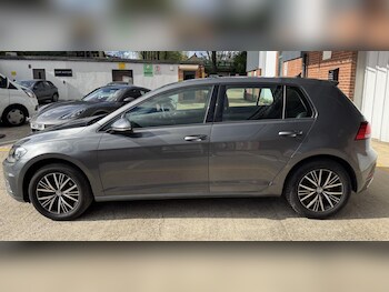 Used Volkswagen Golf 2018 for sale - 78334229: Photo