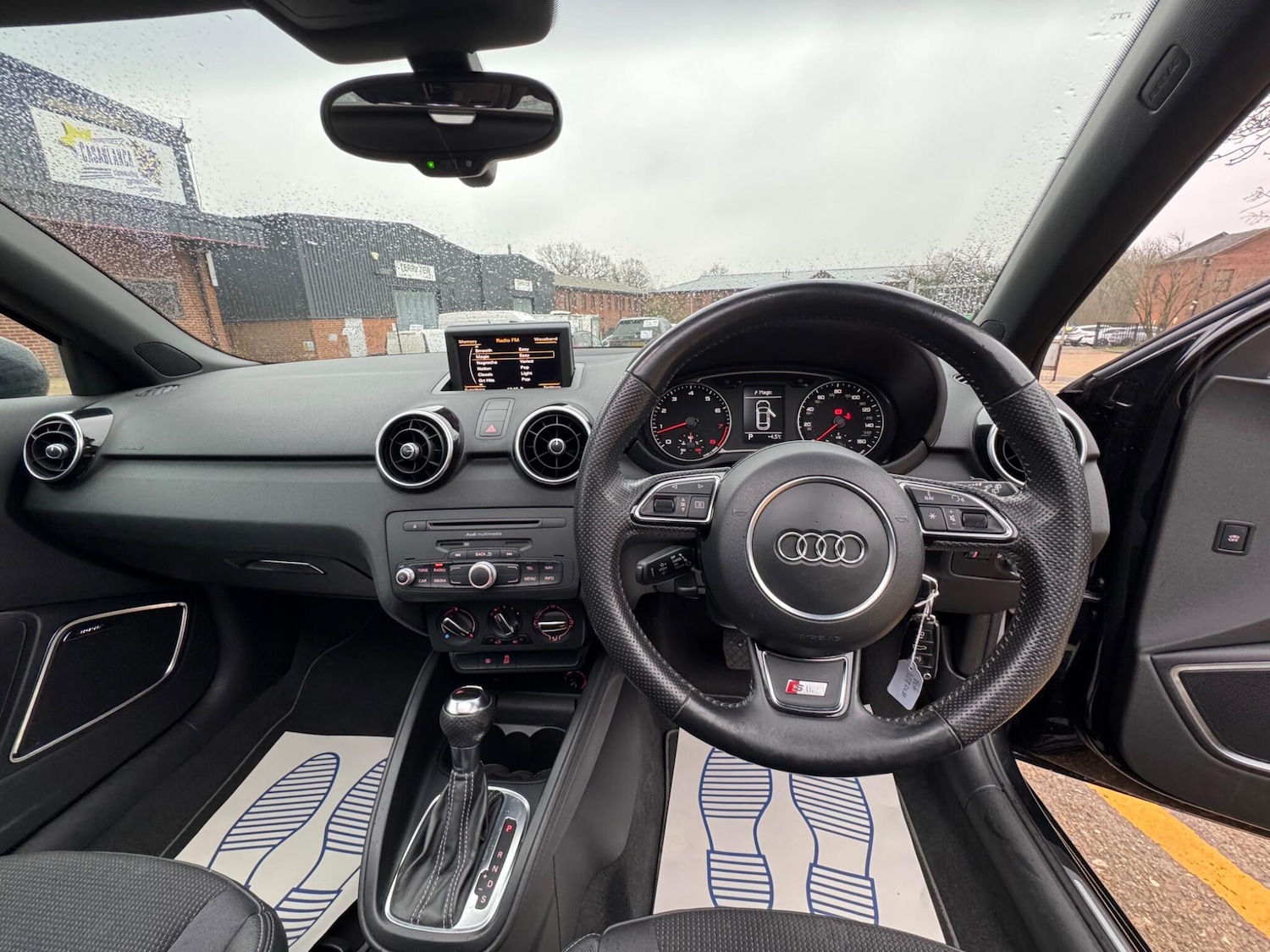 Used Audi A1 2011 for sale - 77426071: Photo 2