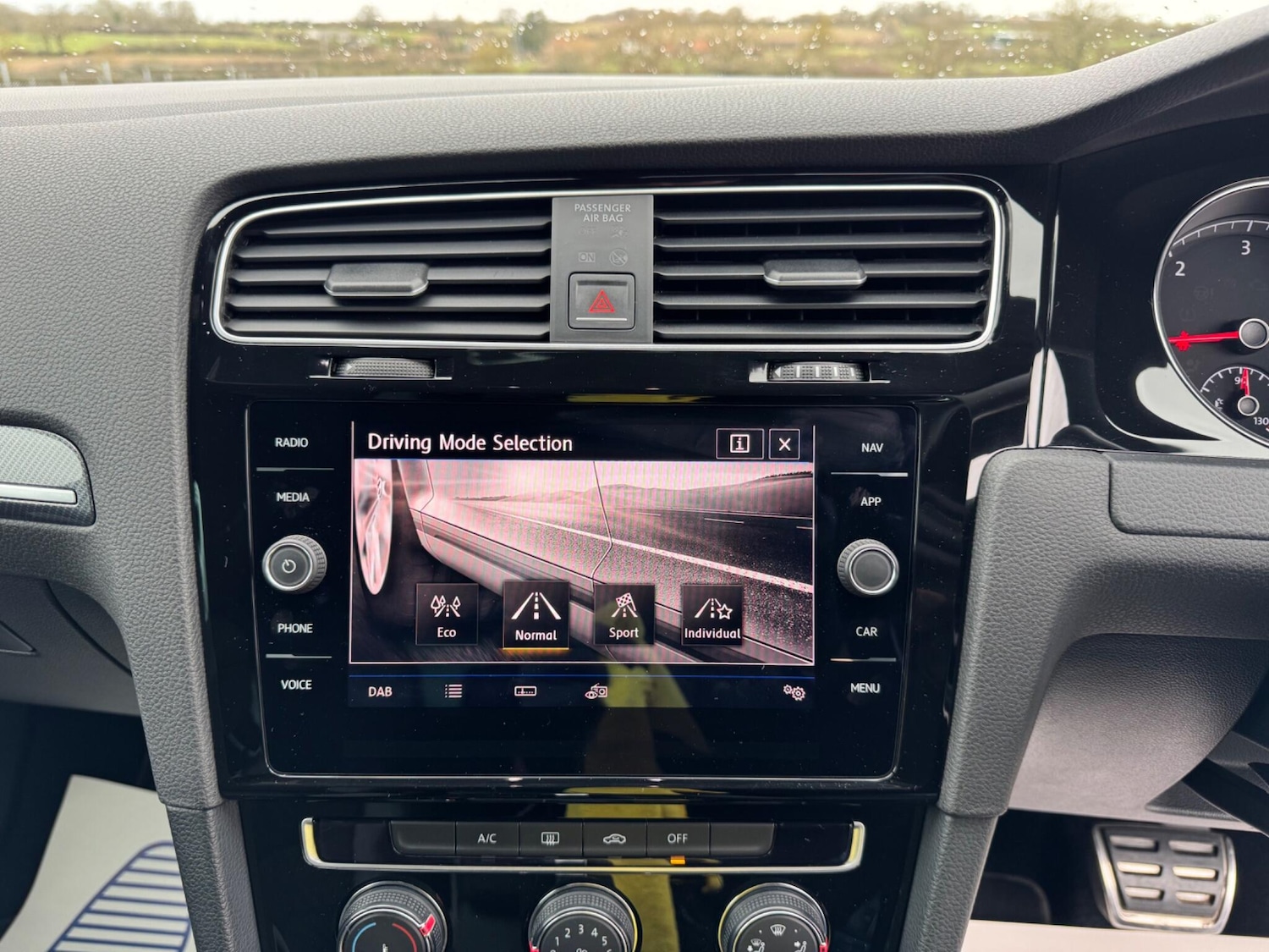 Used Volkswagen Golf 2017 for sale - 77633725: Photo 30