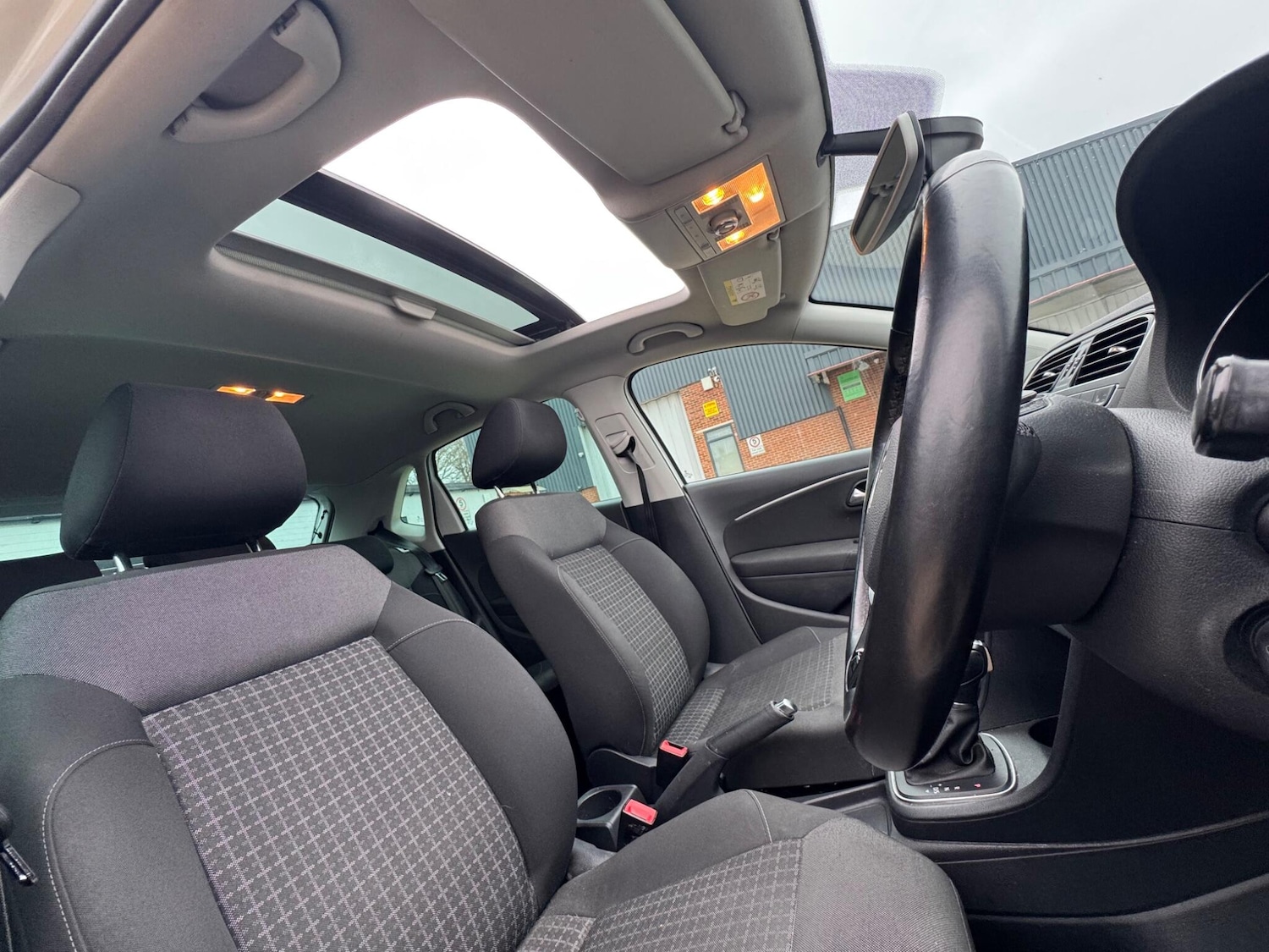 Used Volkswagen Polo for sale - 77853104: Photo 2