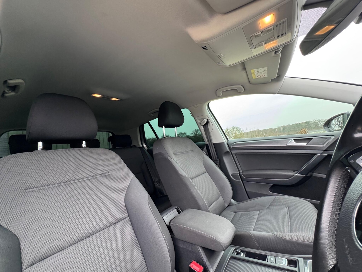 Used Volkswagen Golf 2017 for sale - 76975841: Photo 24