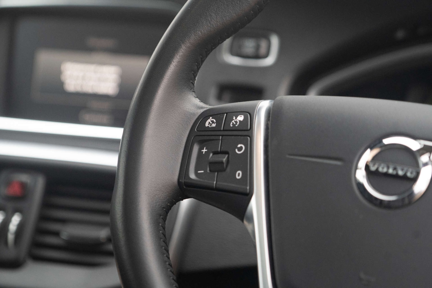 Used Volvo V40 2018 for sale - 76829994: Photo 15