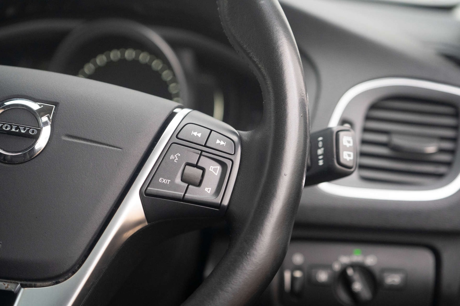 Used Volvo V40 2018 for sale - 76829994: Photo 16