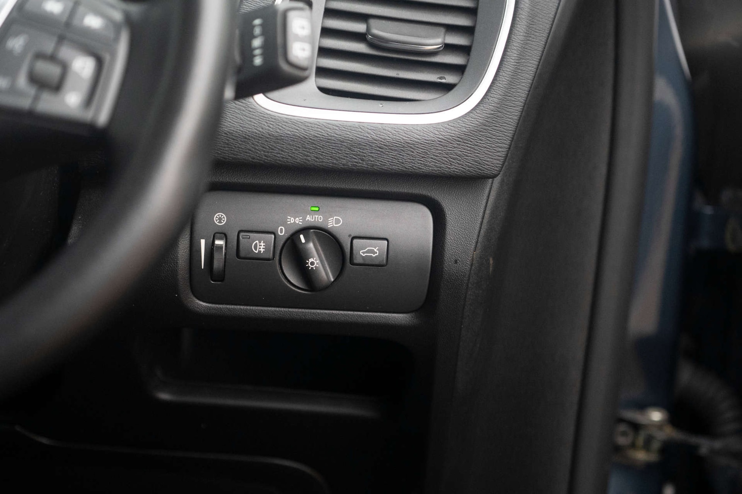 Used Volvo V40 2018 for sale - 76829994: Photo 18