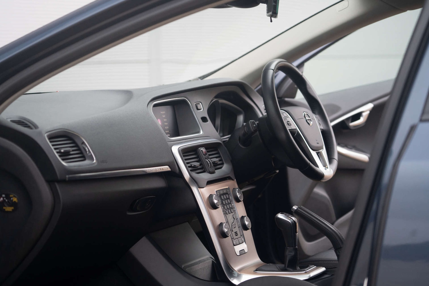 Used Volvo V40 2018 for sale - 76829994: Photo 19