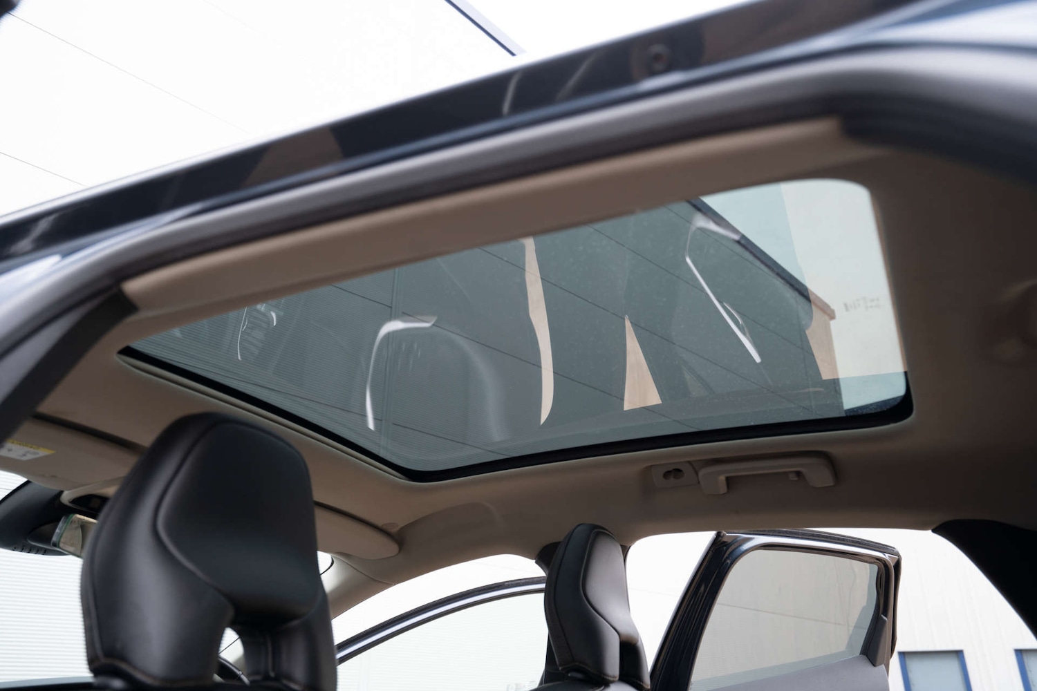 Used Volvo V40 2018 for sale - 76829994: Photo 2