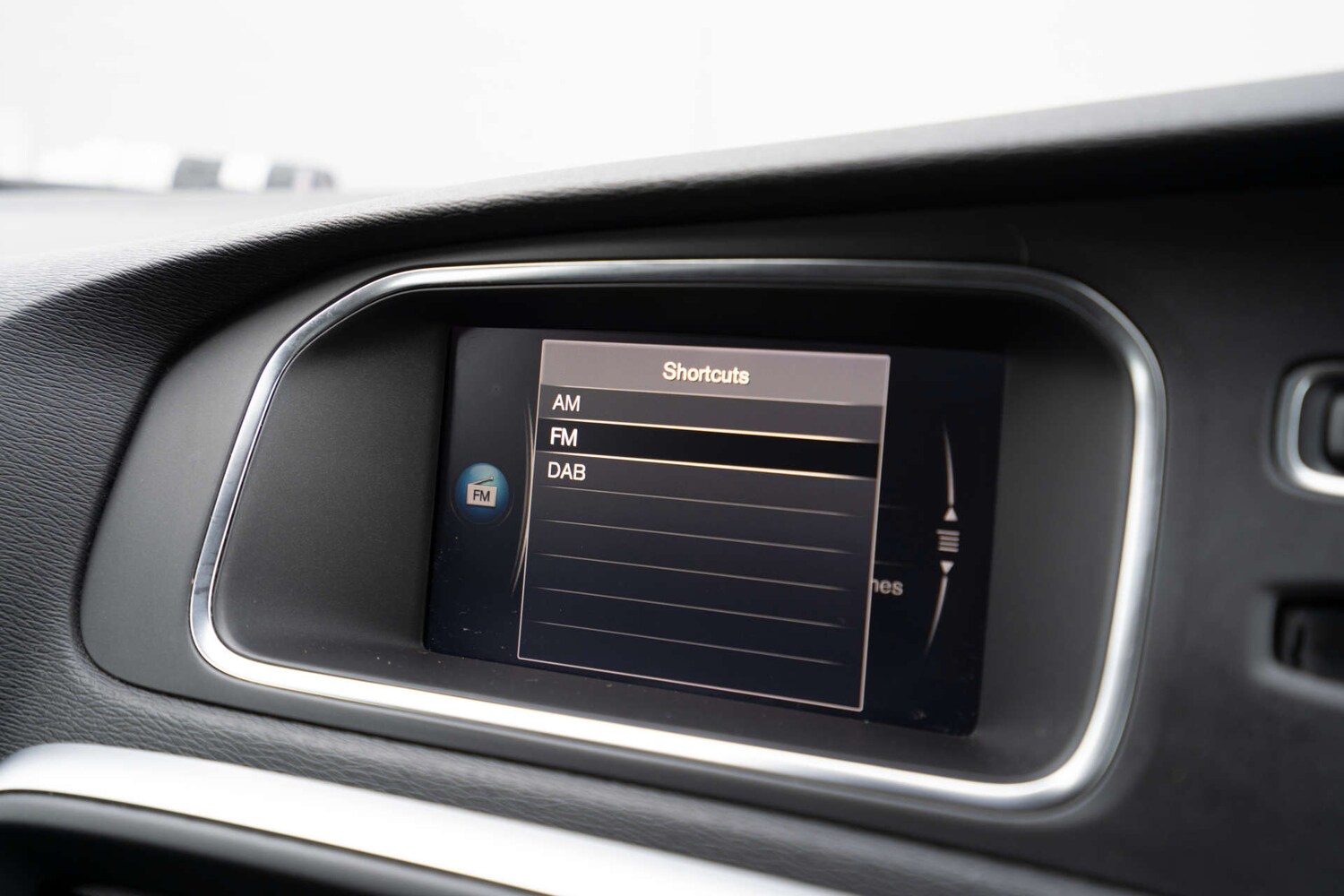 Used Volvo V40 2018 for sale - 76829994: Photo 31