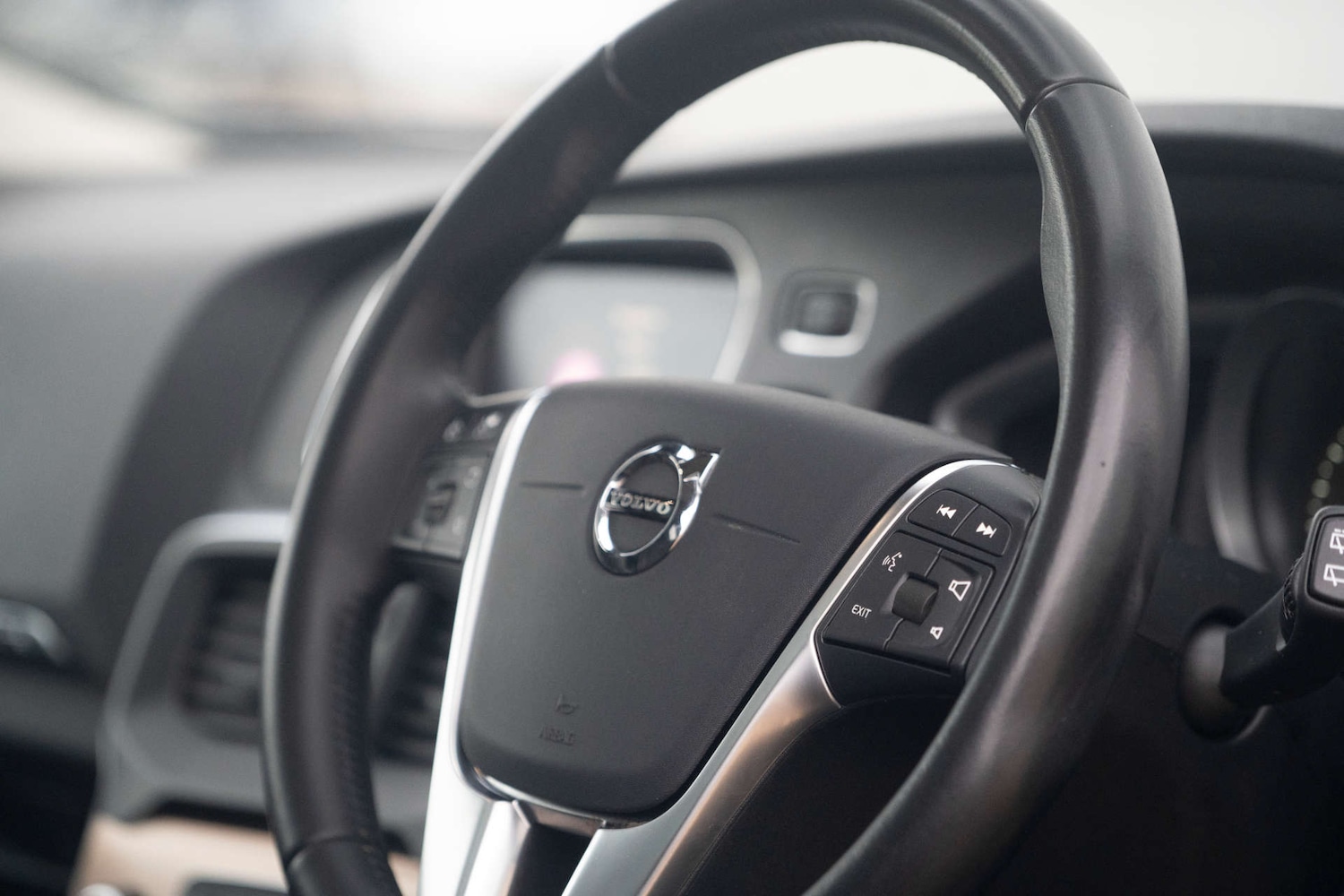 Used Volvo V40 2018 for sale - 76829994: Photo 32