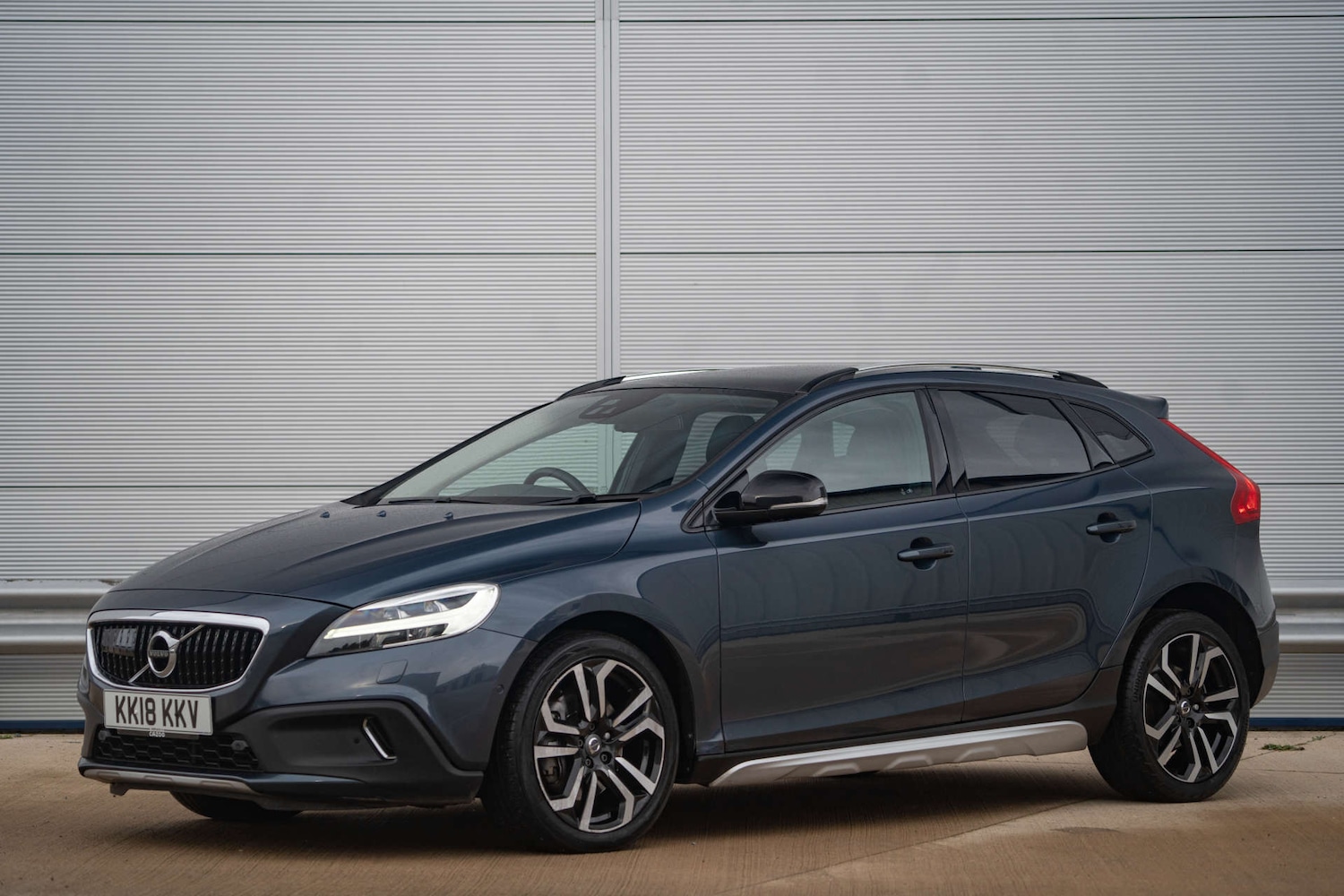 Used Volvo V40 2018 for sale - 76829994: Photo 4