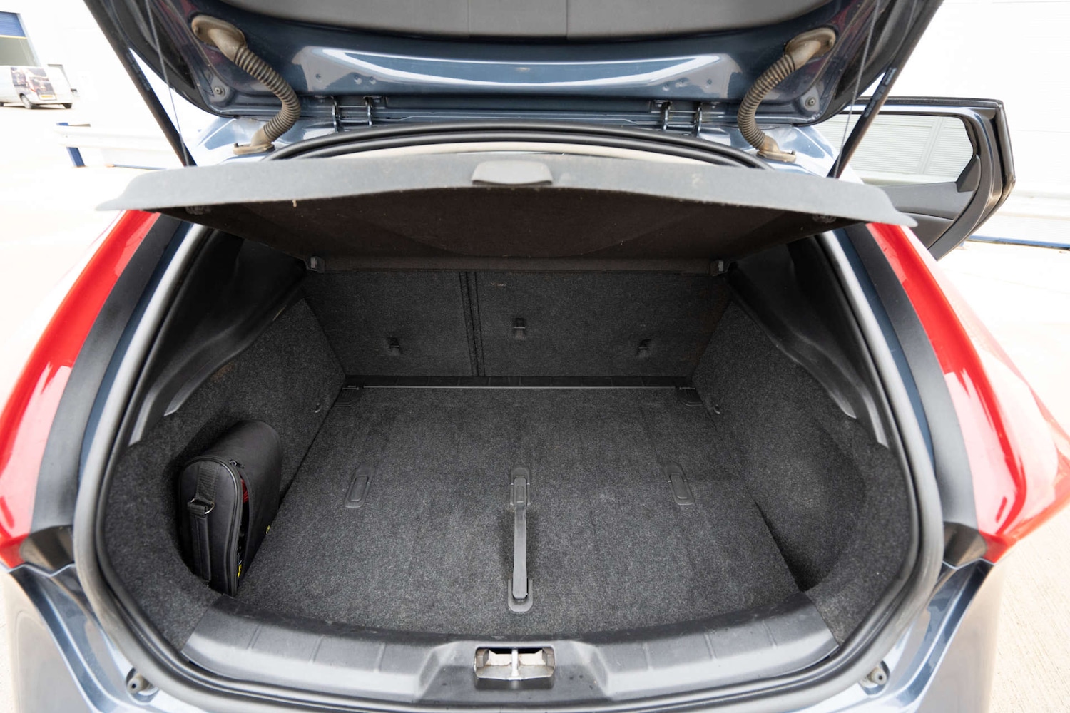 Used Volvo V40 2018 for sale - 76829994: Photo 40