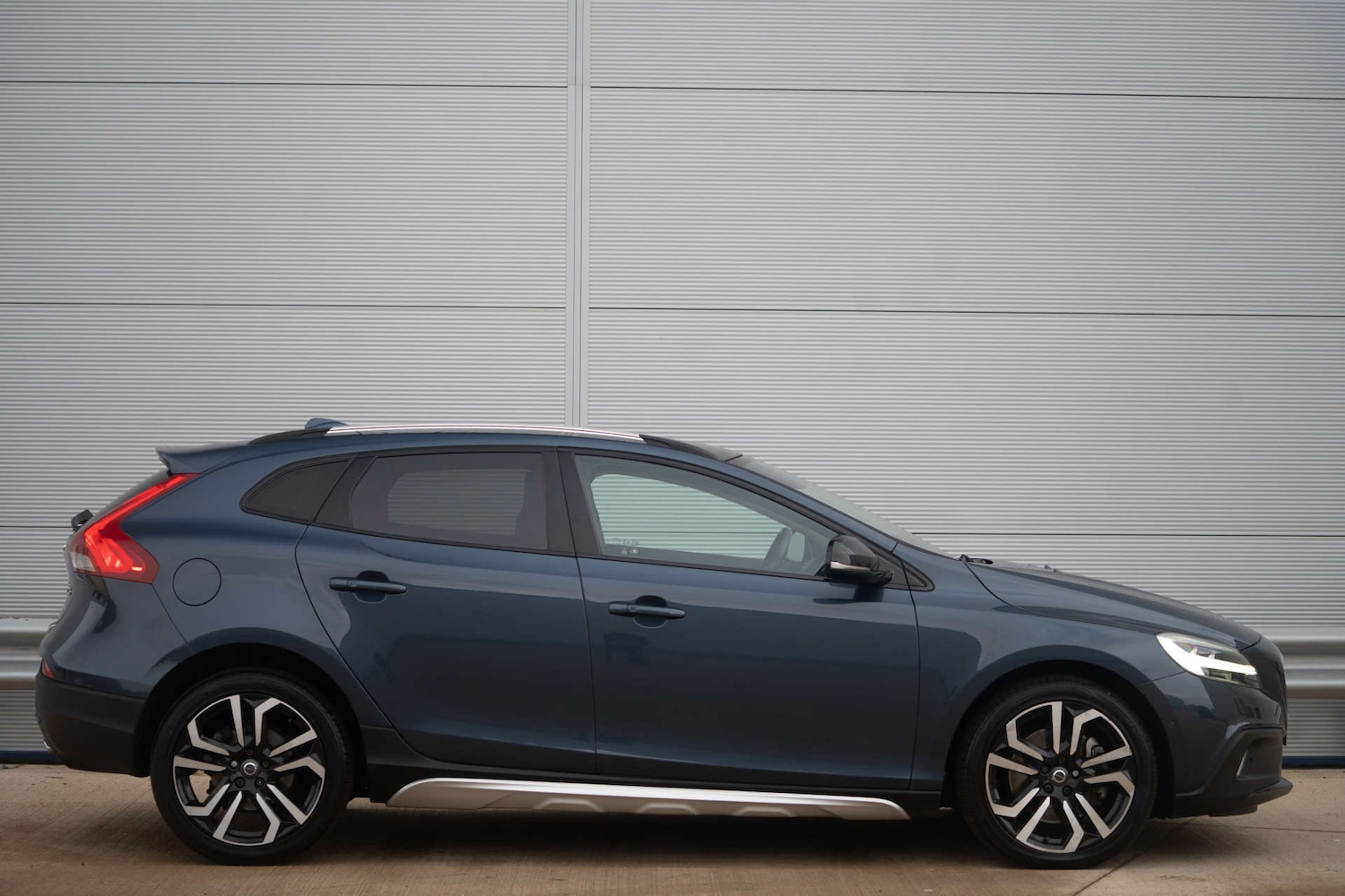 Used Volvo V40 2018 for sale - 76829994: Photo 61