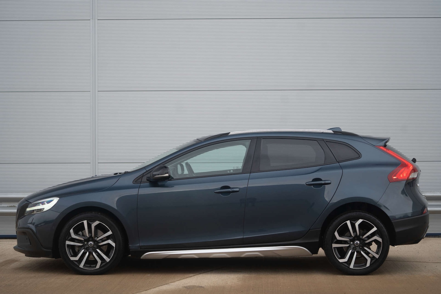 Used Volvo V40 2018 for sale - 76829994: Photo 62