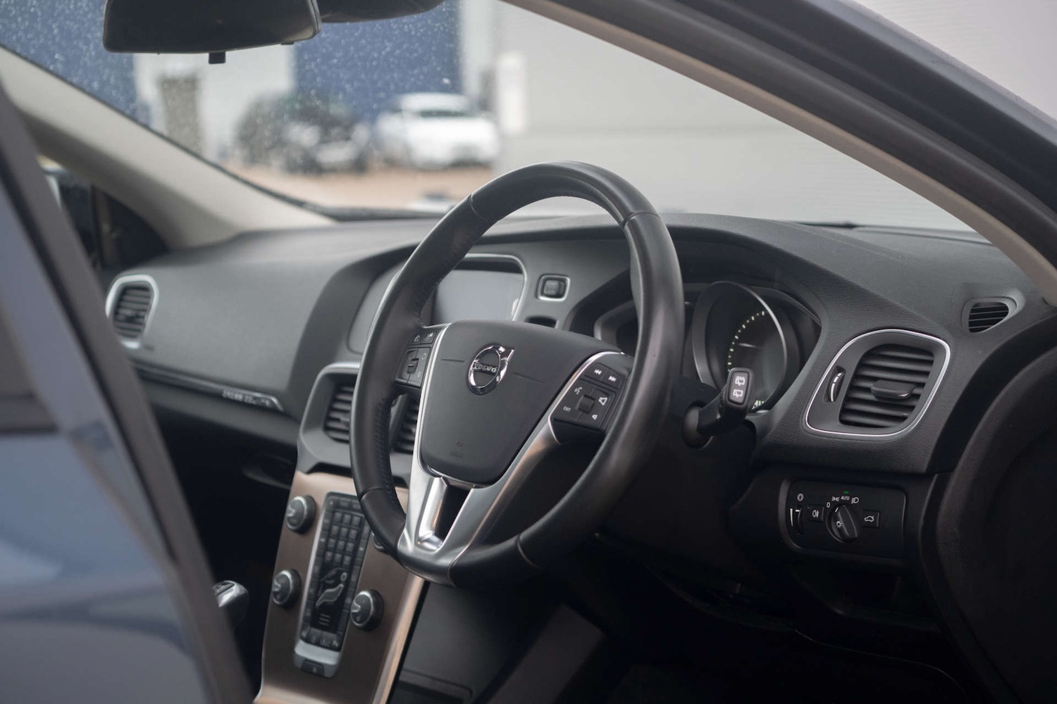 Used Volvo V40 2018 for sale - 76829994: Photo 7