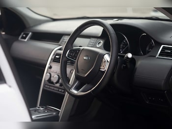 Used Land Rover Discovery Sport 2015 for sale - 76720214: Photo