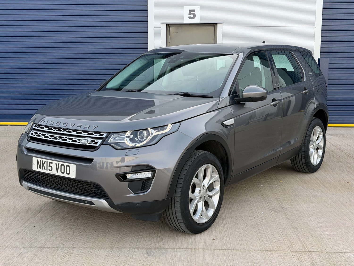 Used Land Rover Discovery Sport 2015 for sale - 77963120: Photo 2