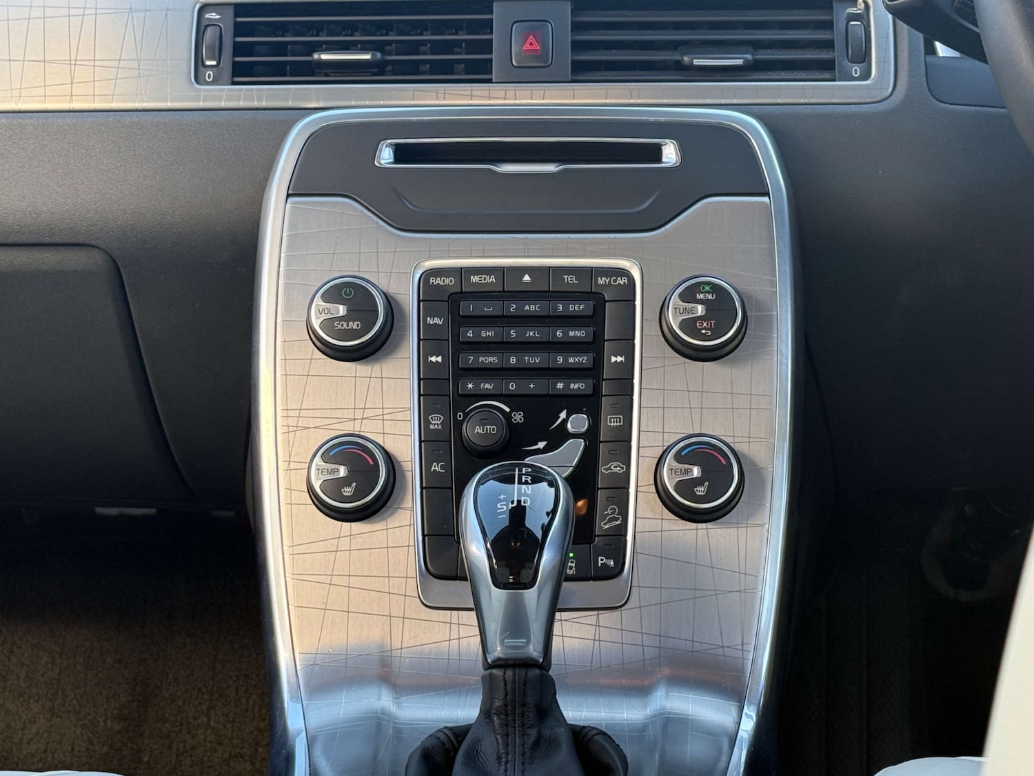 Used Volvo XC70 2014 for sale - 76830214: Photo 18