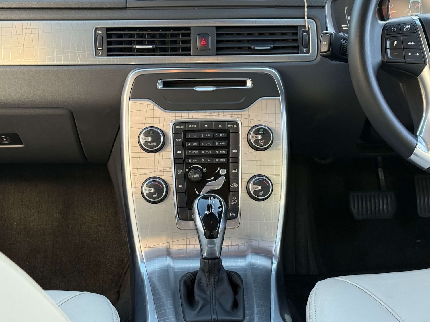 Used Volvo XC70 2014 for sale - 76830214: Photo 21